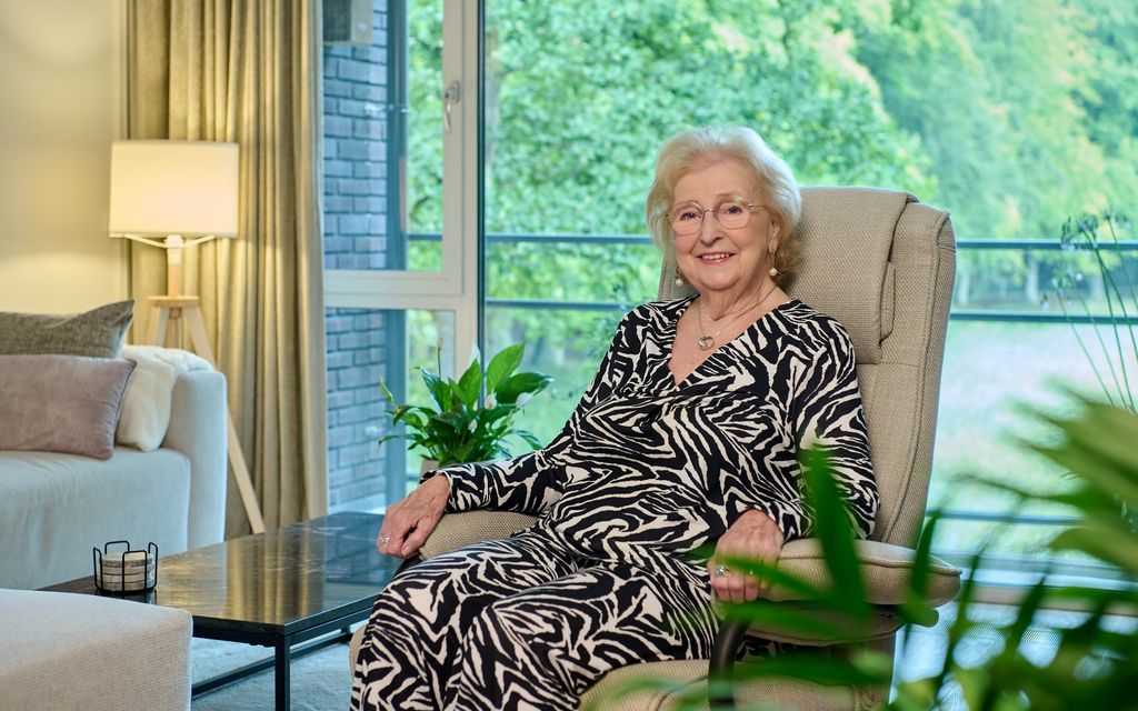 Mevrouw Sparrenboom woont in Villa Duinstaete
