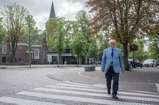De Heer Lombaerts wandelt